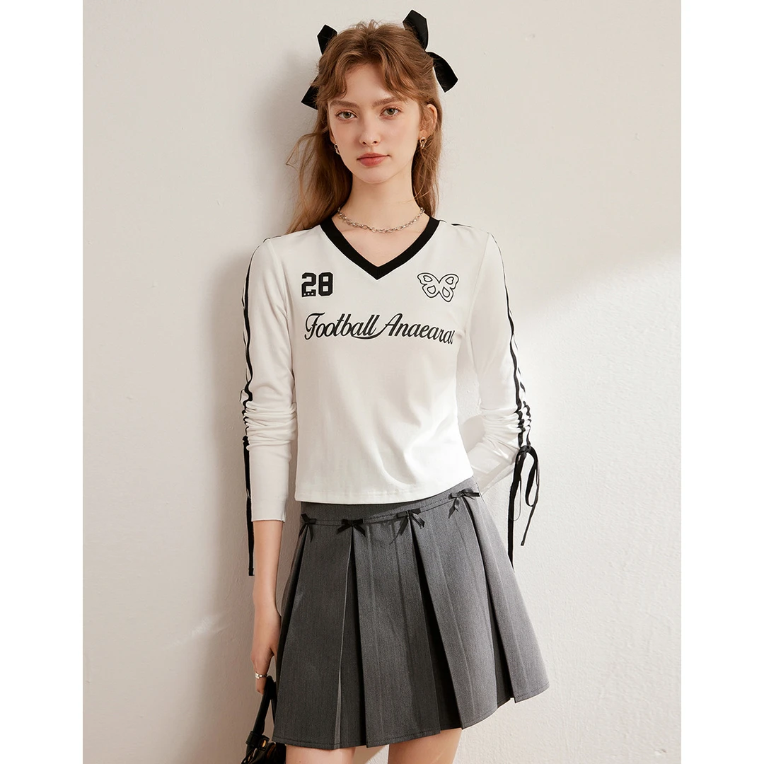 白鹿语25春款时尚运动印花蝴蝶结撞色织带V领长袖T恤BY20049