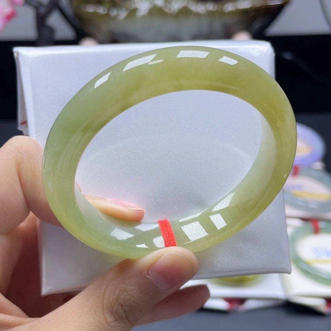 翡翠手镯未镶嵌翡翠手镯