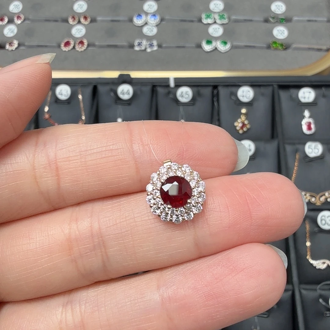 红宝石18K金镶嵌吊坠(不含链)奢华满钻正圆1.14克拉鸽血红