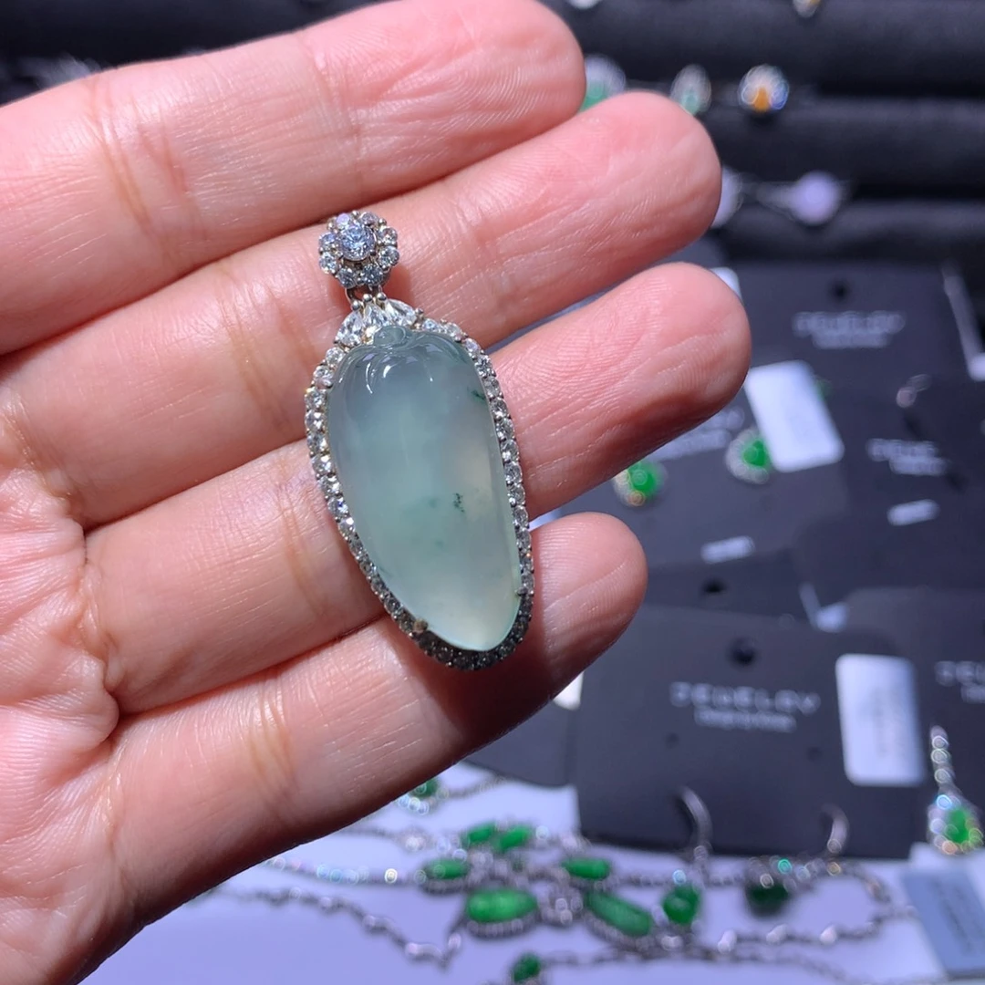 颈饰银S925镶嵌翡翠