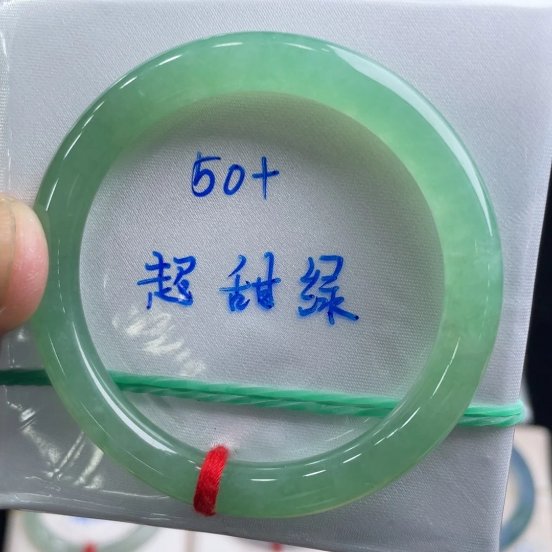翡翠手镯未镶嵌翡翠手镯