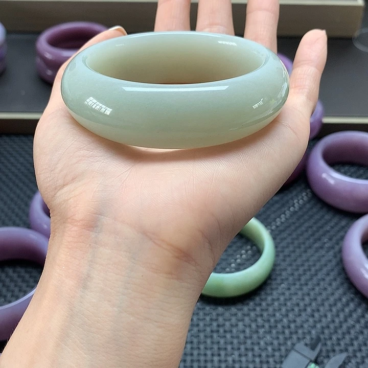 冰***雪石英质玉手镯未镶嵌