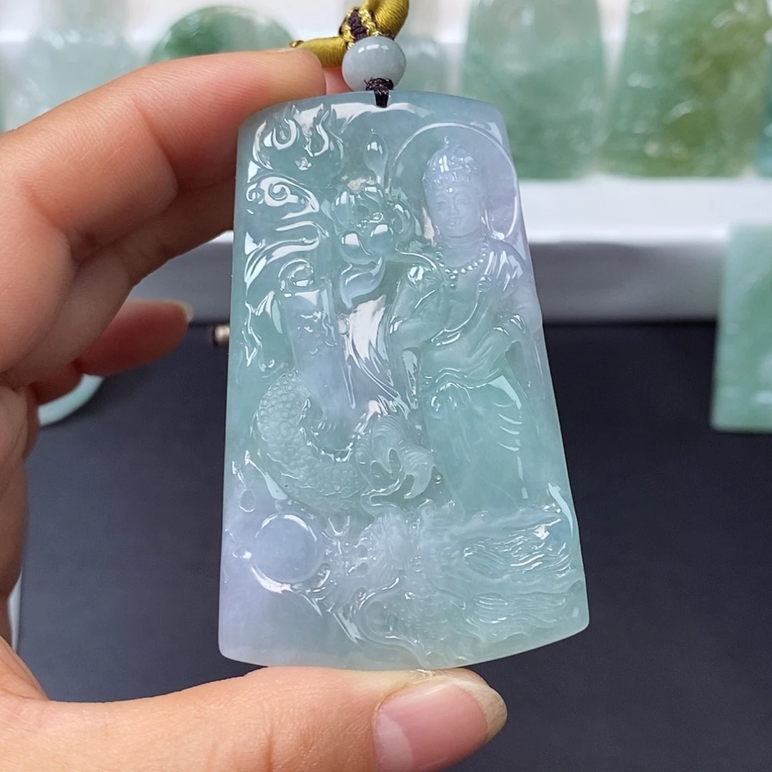 翡翠颈饰未镶嵌英**丽翡翠