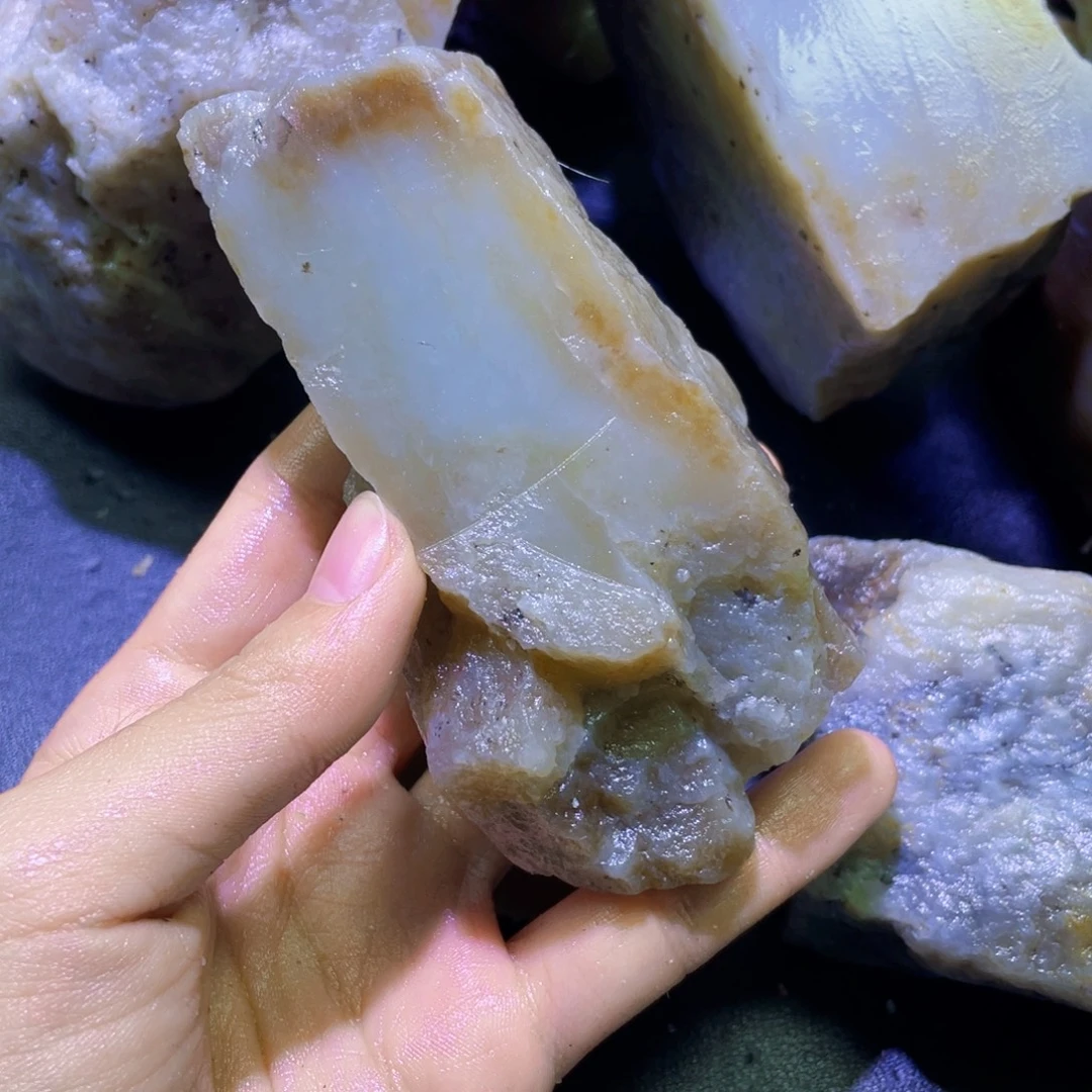 和田玉未镶嵌珠宝半成品