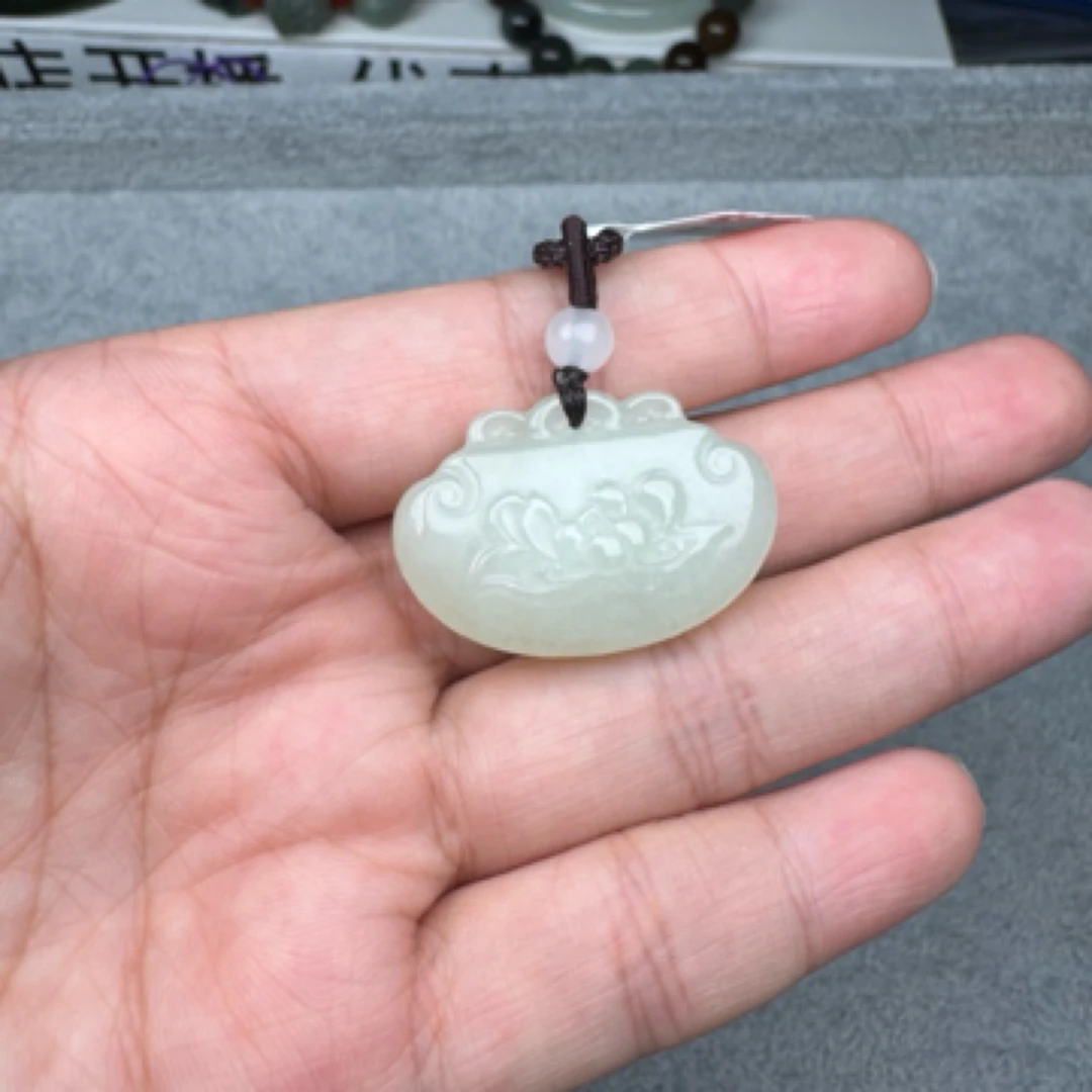 天然和田玉平安锁吊坠22.9*33.1*12.9