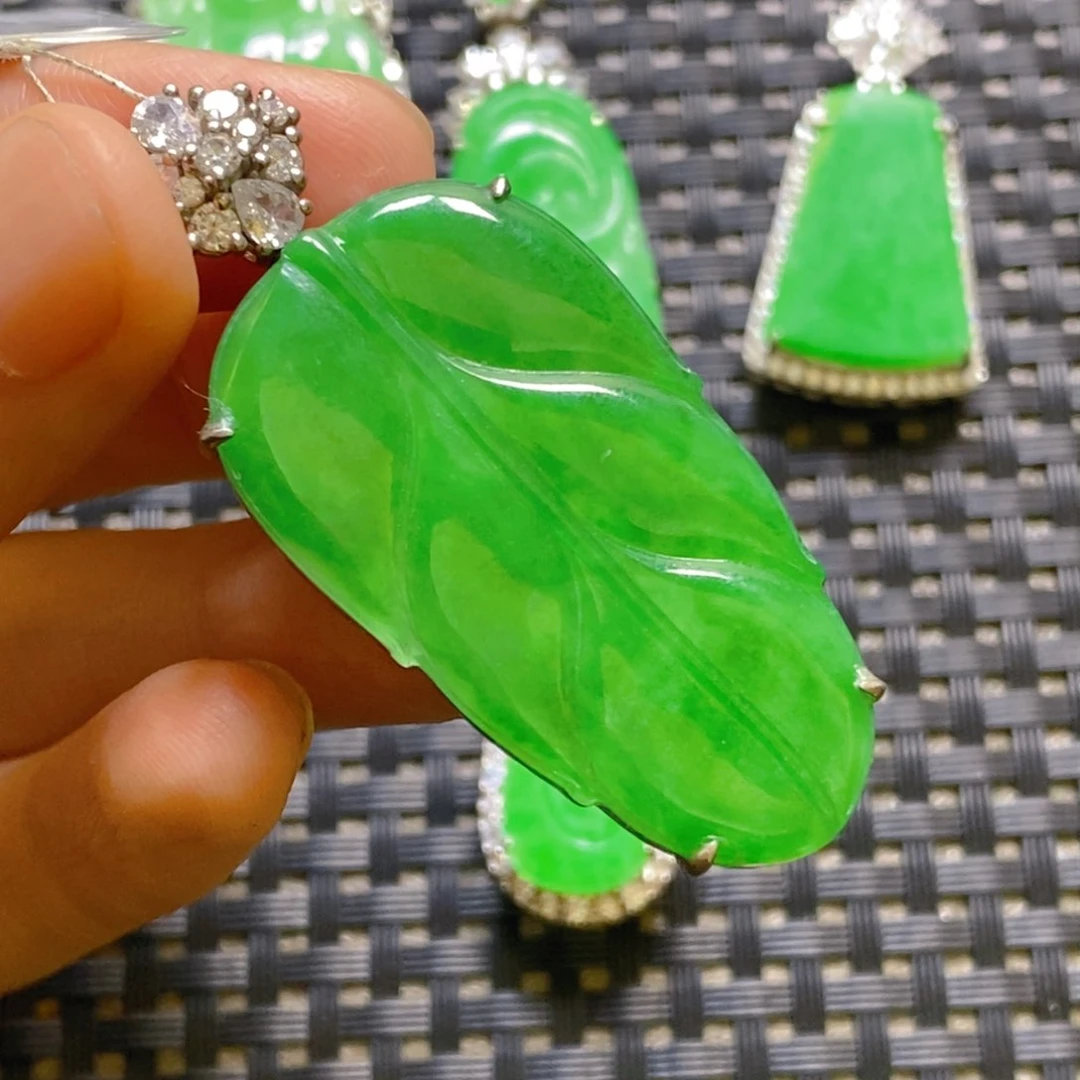 翡翠颈饰银S925镶嵌吊坠