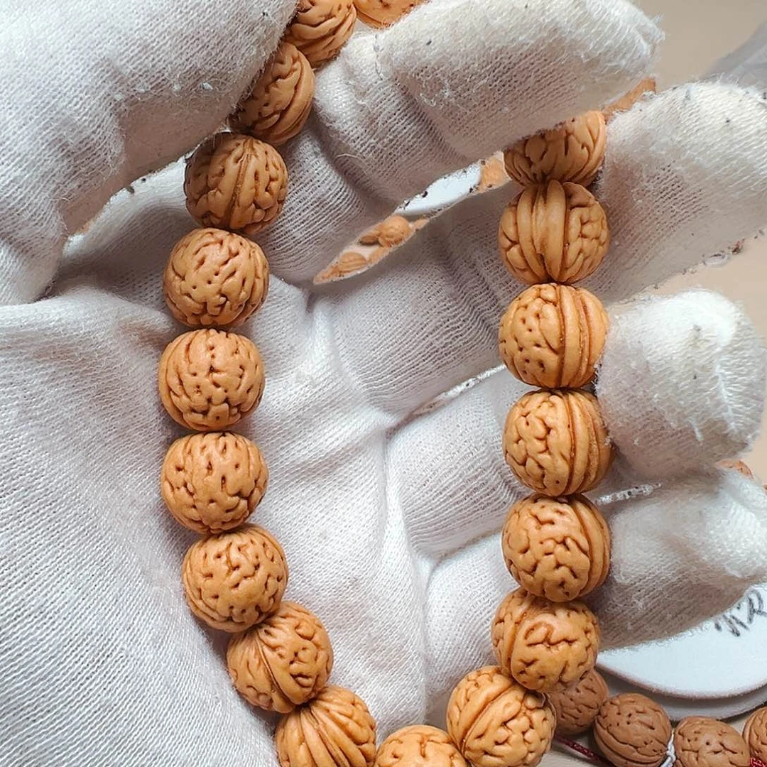 九***九桃核手串1.35肥脐肠纹