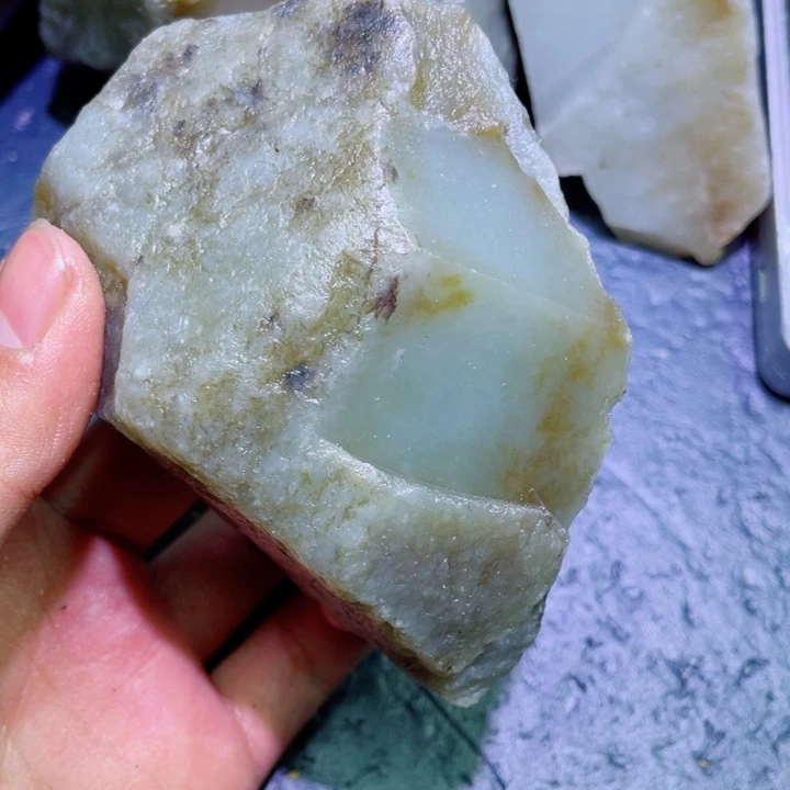 和田玉未镶嵌珠宝半成品