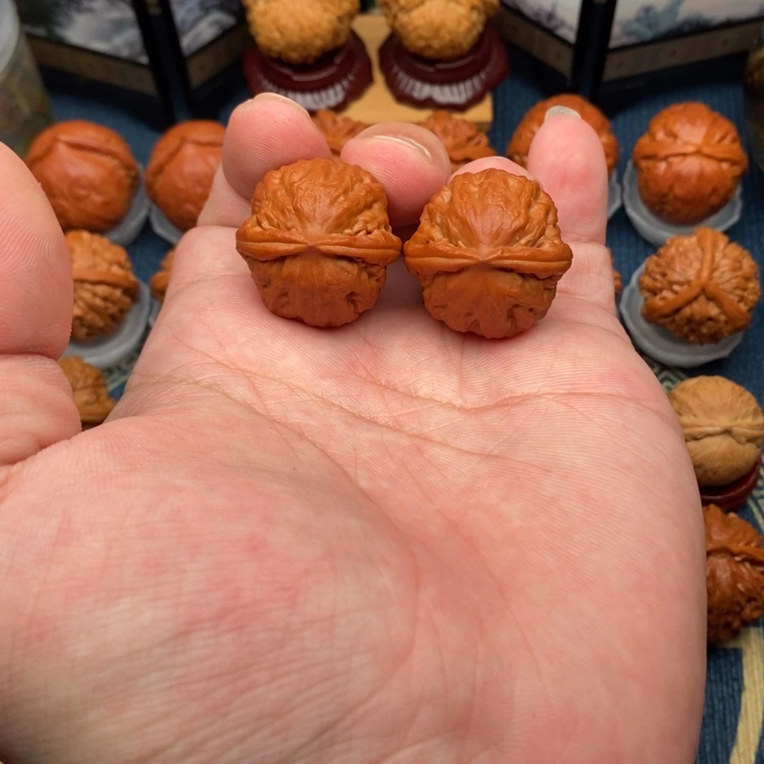 文玩核桃把件麒麟绣球