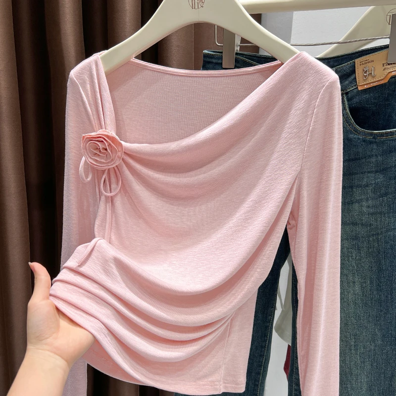 粉色斜领长袖上衣女秋季洋气外穿褶皱收腰T恤立体花朵装饰打底衫