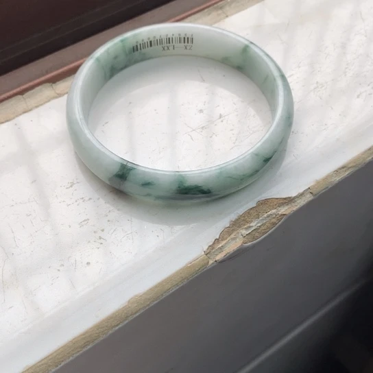 翡翠手镯未镶嵌翡翠手镯