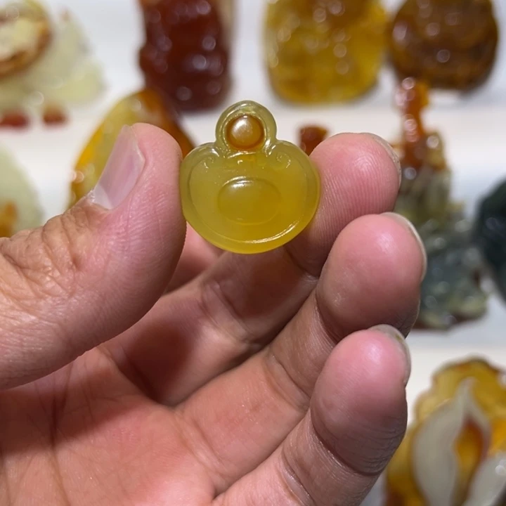 岫玉未镶嵌吊坠(赠链)