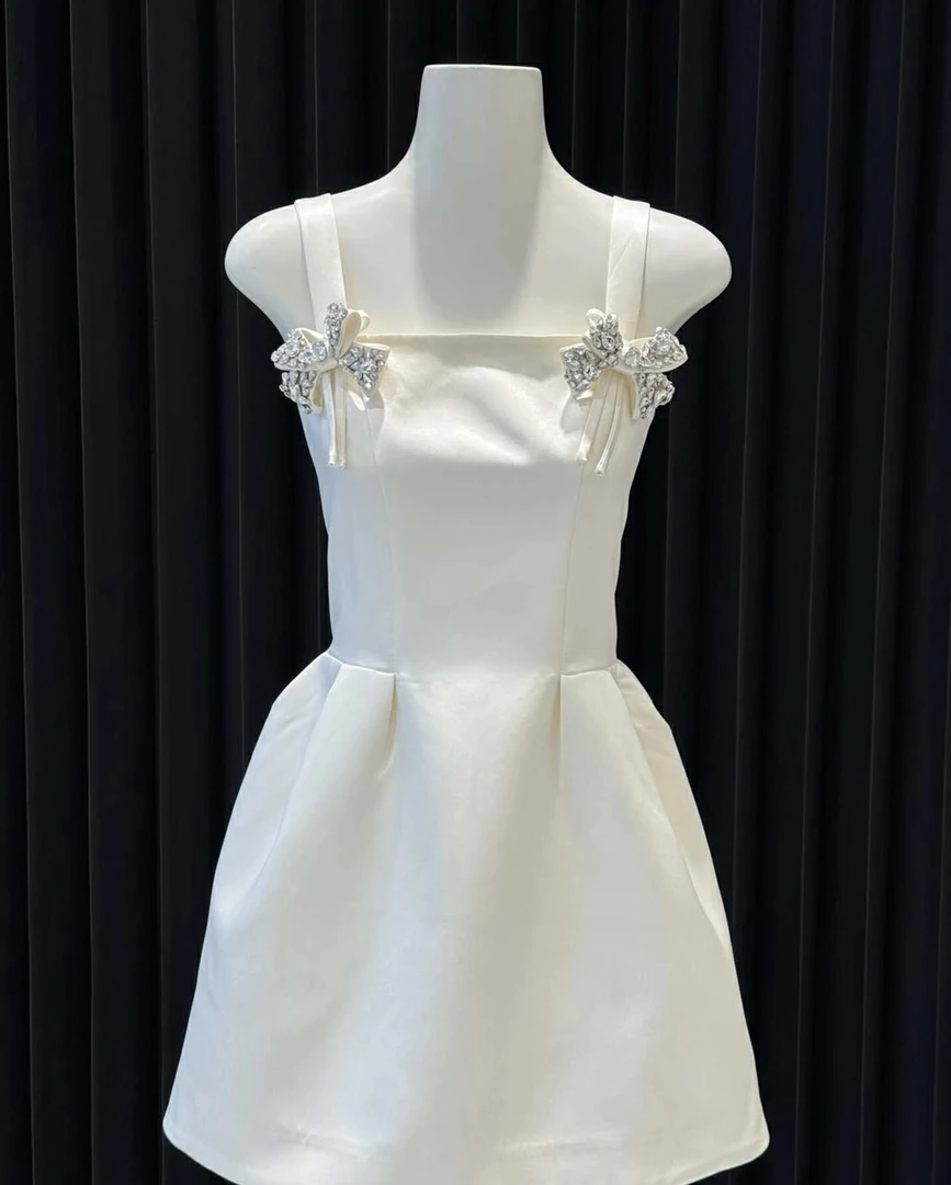 女装清仓; 各别瑕疵. 完美主义者慎拍    杨杨 NO退NO换