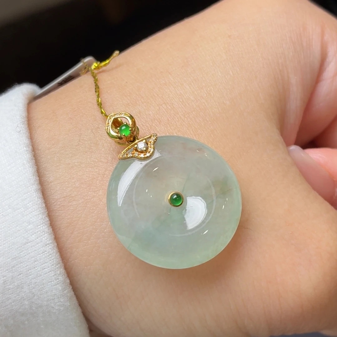 翡翠18K金镶嵌颈饰