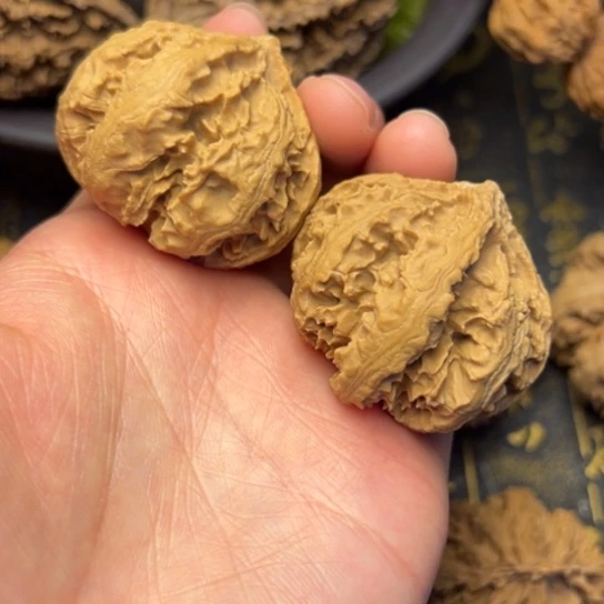 文玩核桃把件幸**哥秦岭核桃9