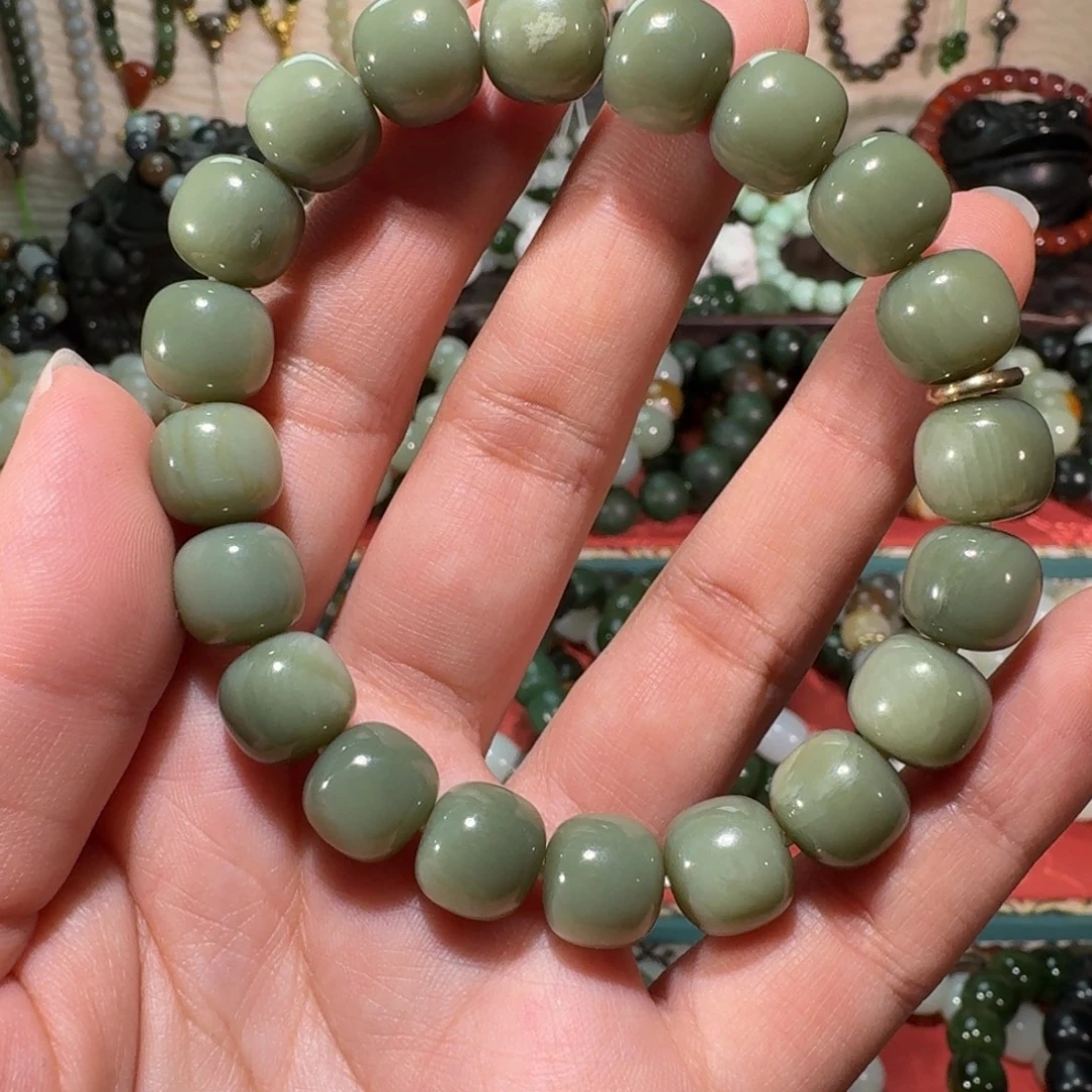 王***d和田玉未镶嵌手链有包容