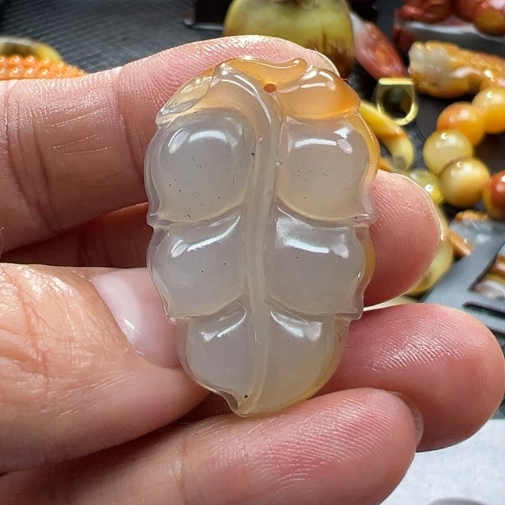 石英质玉（黄龙玉）颈饰未镶嵌