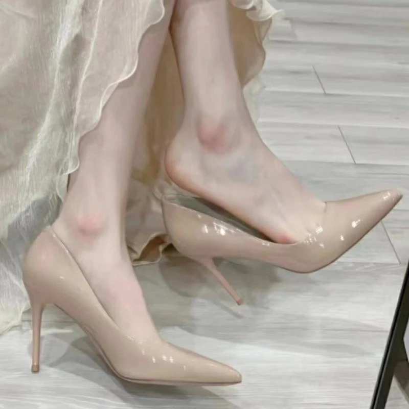 裸色百搭高跟鞋女软皮小众设计新款气质漆皮细跟不累脚职业单鞋女