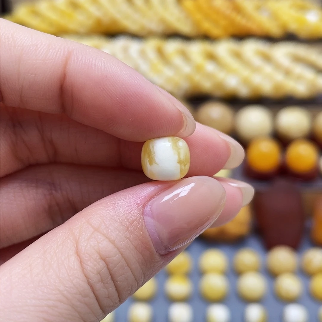 琥珀裸石未镶嵌蜜蜡老型9.2*8.1mm微瑕