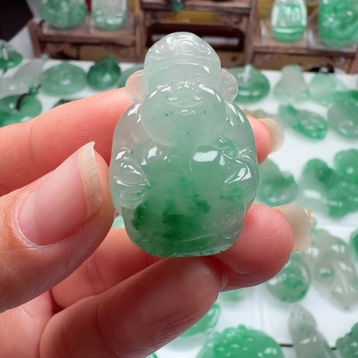 颈饰未镶嵌石英质玉