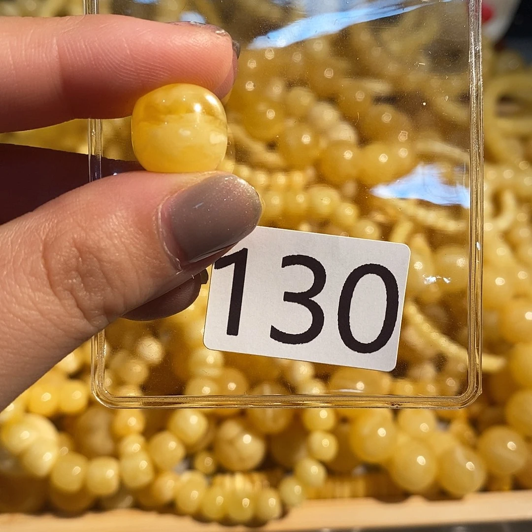 未镶嵌琥珀珠宝奇石130