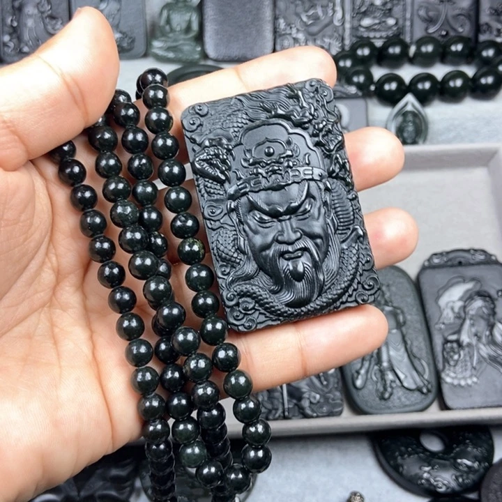 和田玉未镶嵌颈饰刘*?