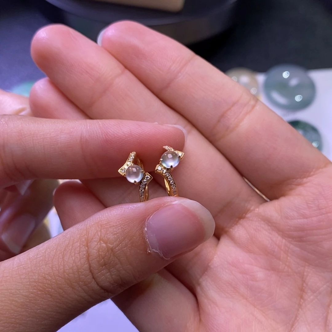 翡翠18K金镶嵌颈饰耳包