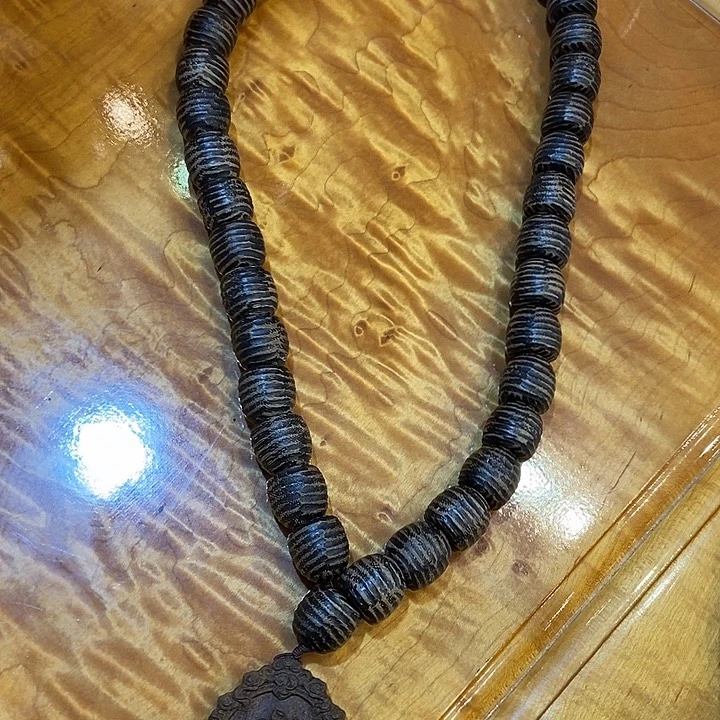 用***6紫檀木类端景台手串