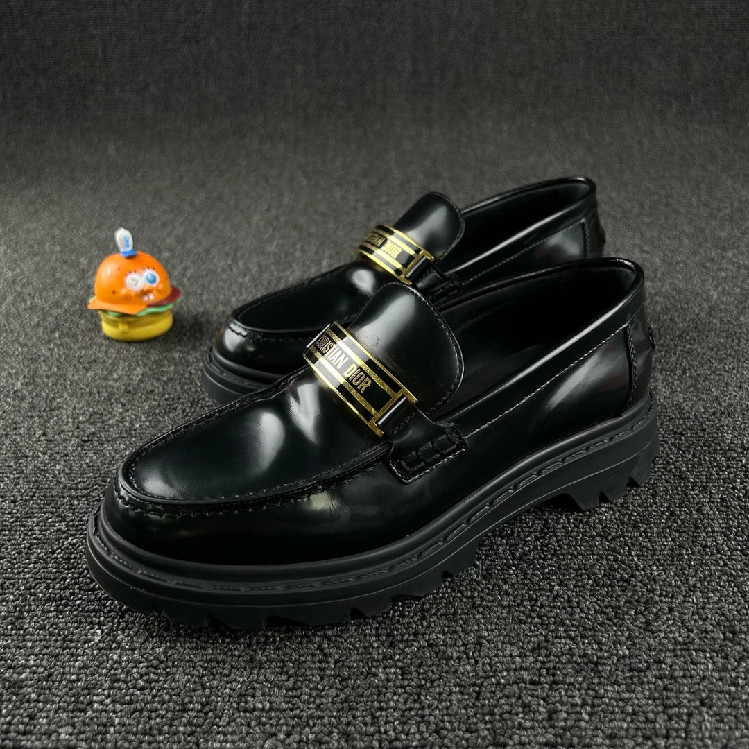 95新 DIOR/迪奥 黑色乐福鞋36码 金属徽标设计 HB4009