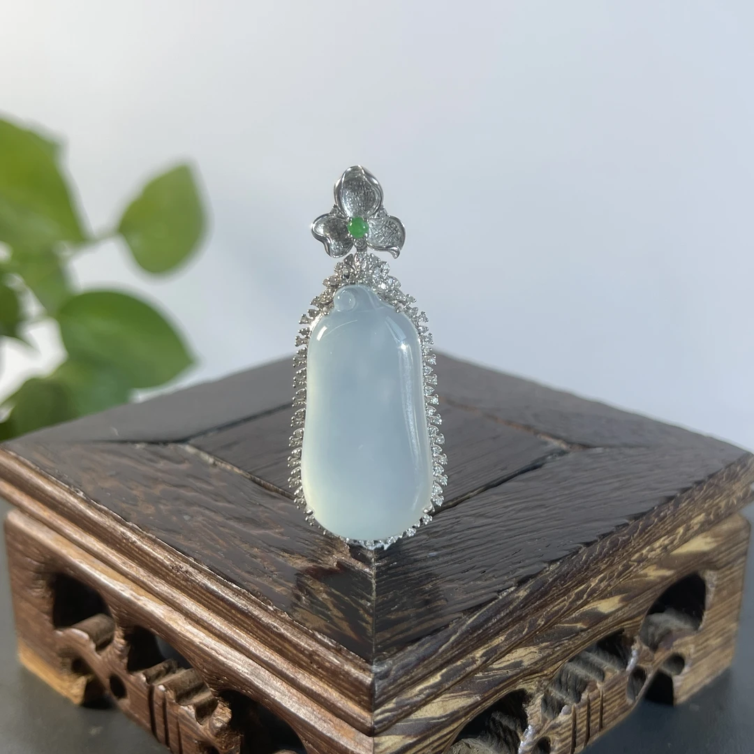 JTB20-168 天然缅甸A货翡翠  18K含钻镶嵌福瓜