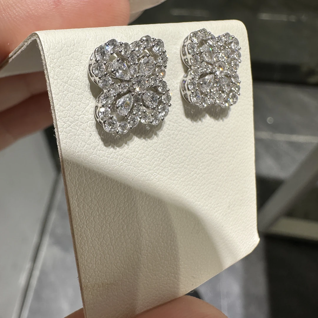 实验室培育钻石18k 培育钻石 四叶草耳钉