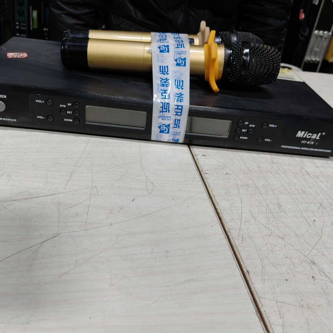 不包邮，正常使用，无线话筒一套