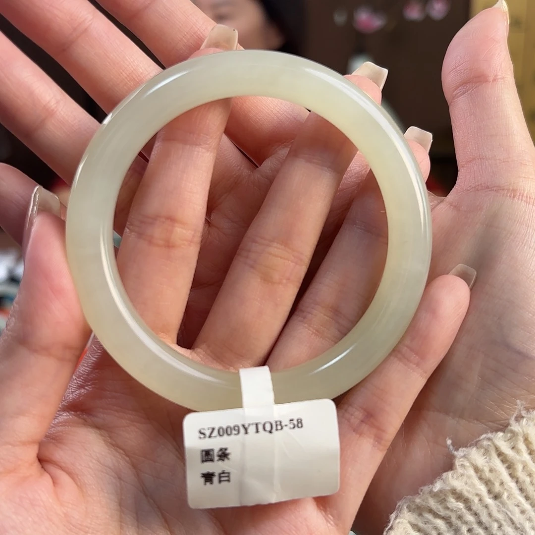 和田玉手镯未镶嵌58-59圈口胖圆高货