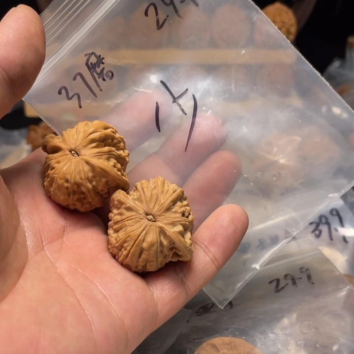 晏***少文玩核桃把件磨盘