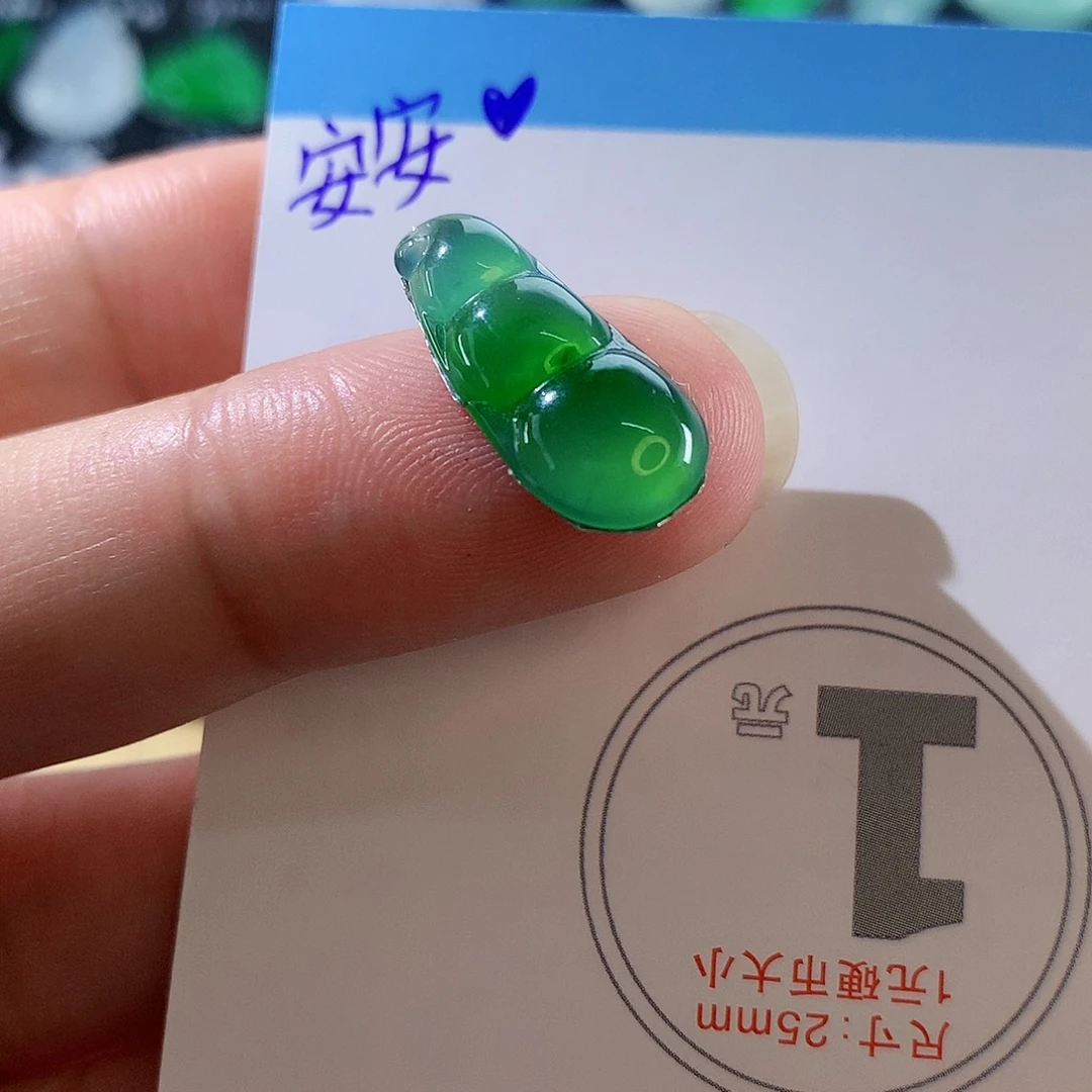 翡翠颈饰未镶嵌天然翡翠高冰豆子