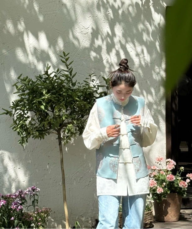 山水一色 | 团龙纹马甲