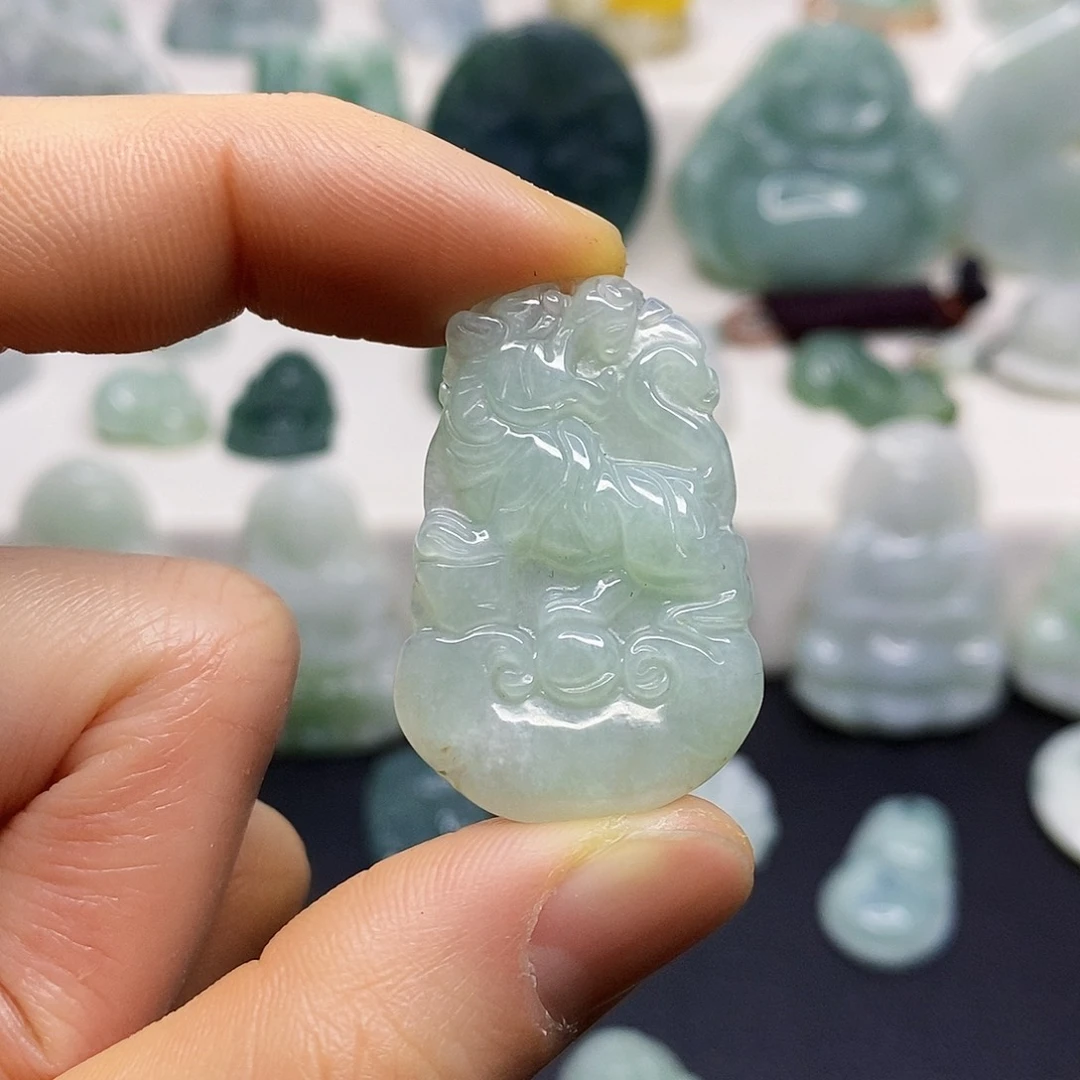 翡翠颈饰未镶嵌吊坠