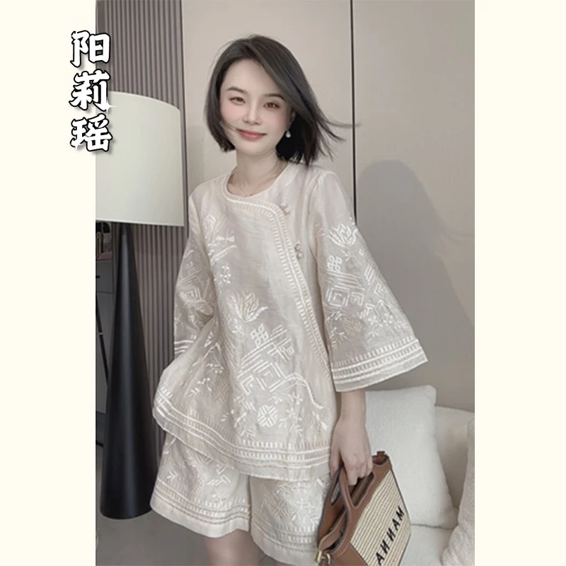 新中式女装2025时尚百搭夏装搭配一整套国风刺绣白色上衣短裤套装