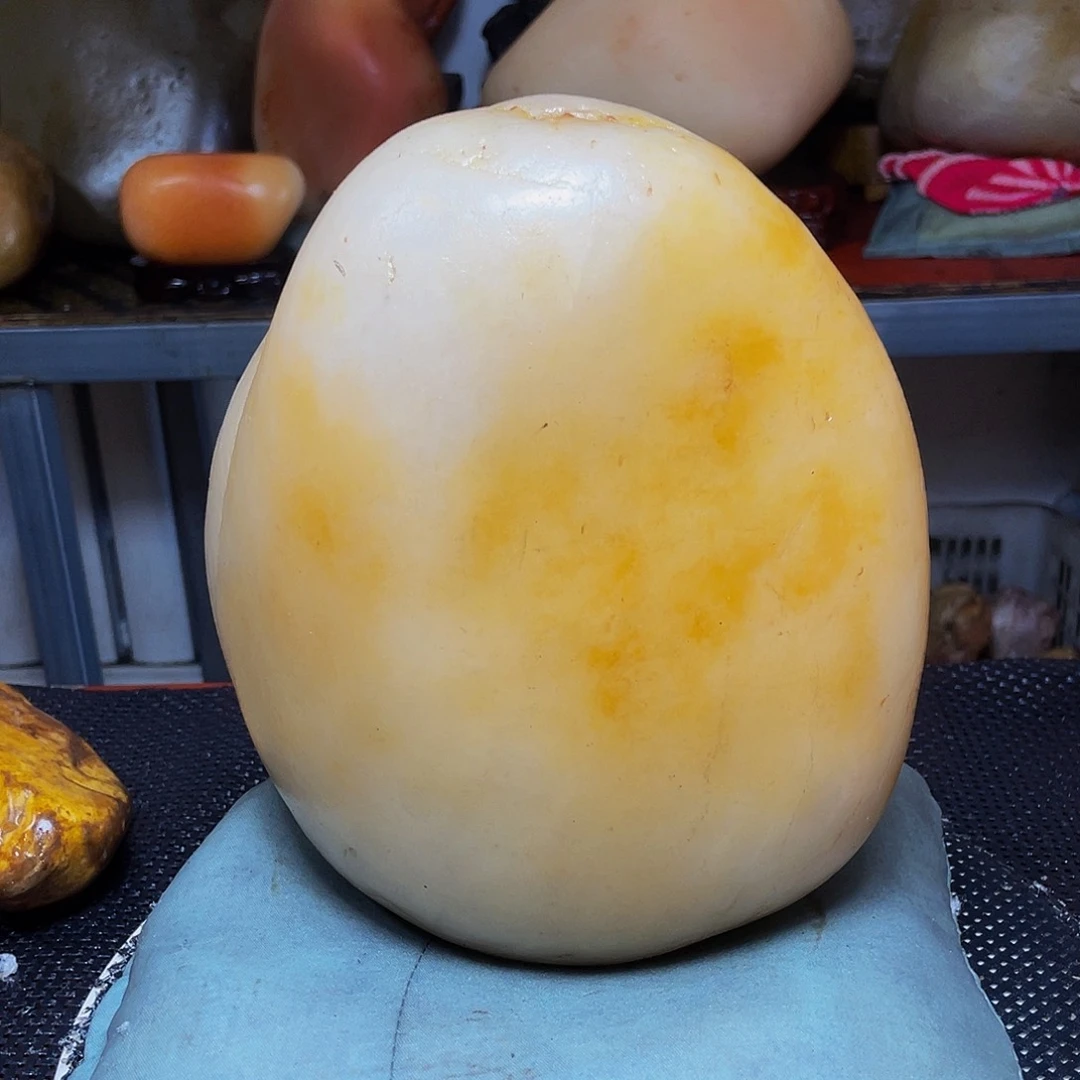 新疆北疆戈壁五彩石