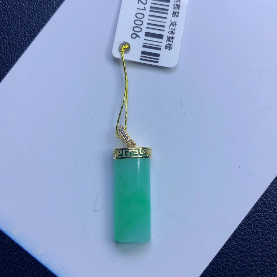 翡翠未镶嵌颈饰无事牌