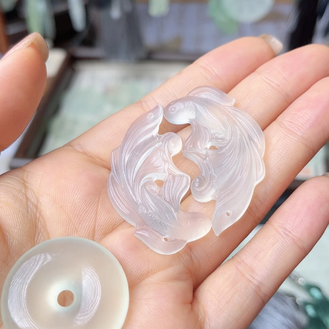 又***海未镶嵌蛇纹石玉颈饰