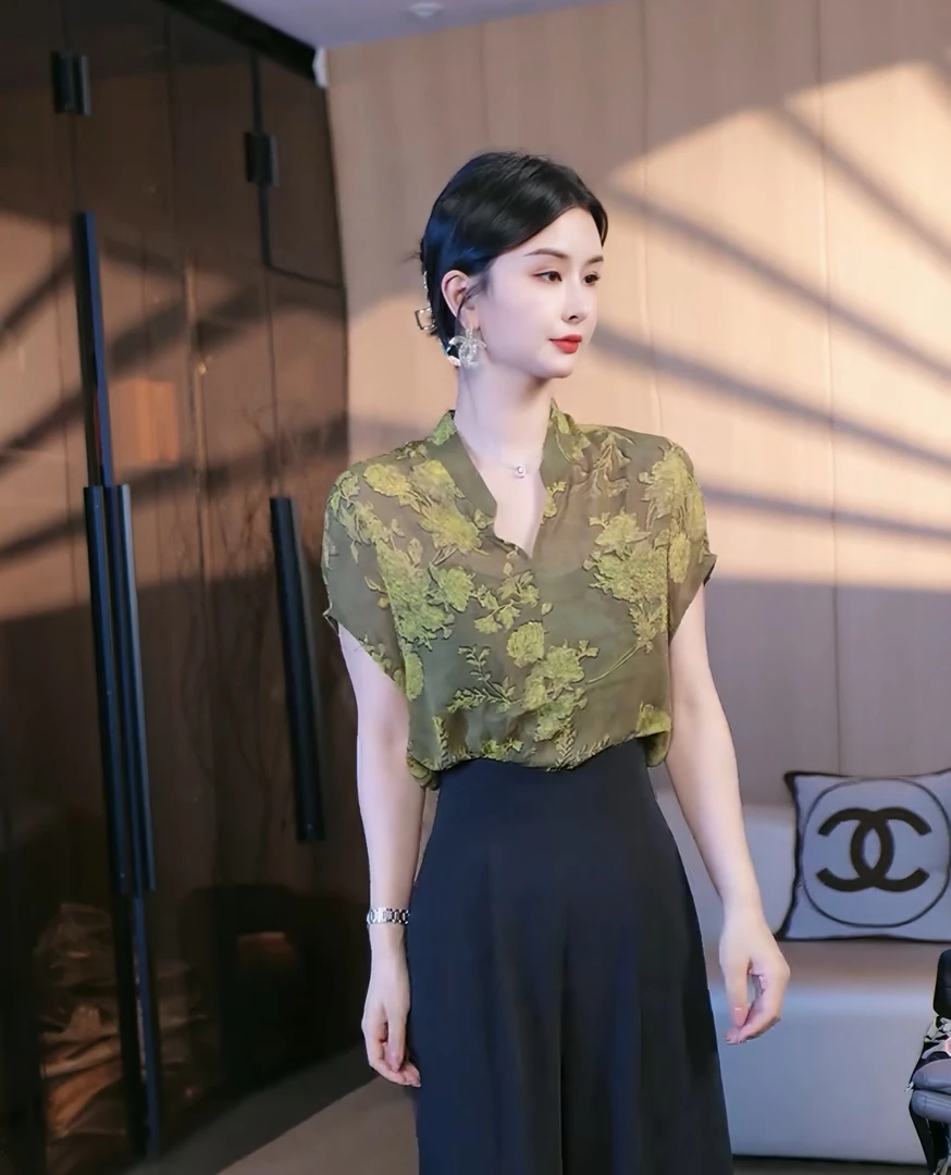 夏季新款设计感绿玫瑰宽松显瘦V领衬衫气质优雅百搭减龄上衣1111