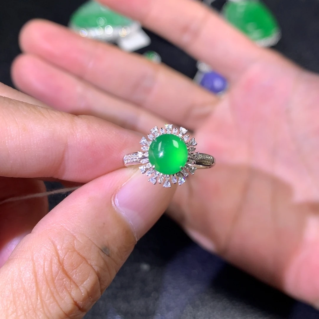 翡翠戒指18K金镶嵌翡翠