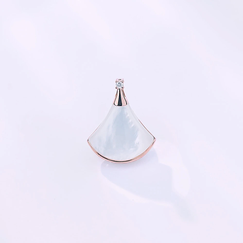 18k金裙子吊坠玫瑰金单钻镶嵌白贝母实心金重金质感版