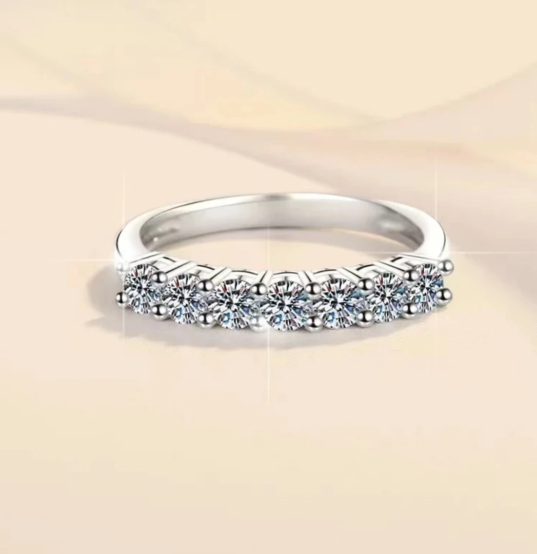 925银莫桑石戒指 （七公主款）经典排戒