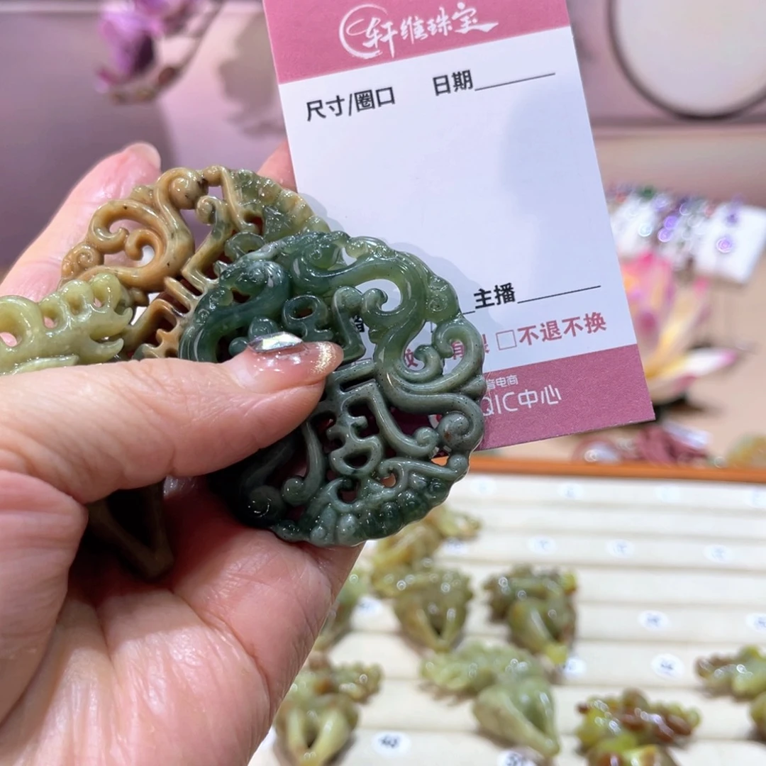 岫玉颈饰未镶嵌大****）