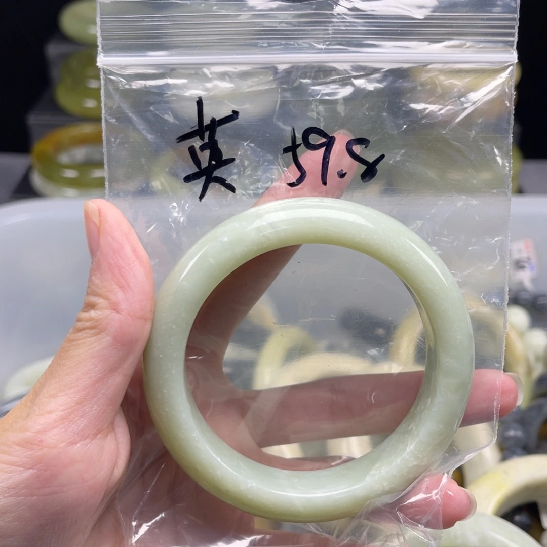 鎏***英蛇纹石玉未镶嵌手镯