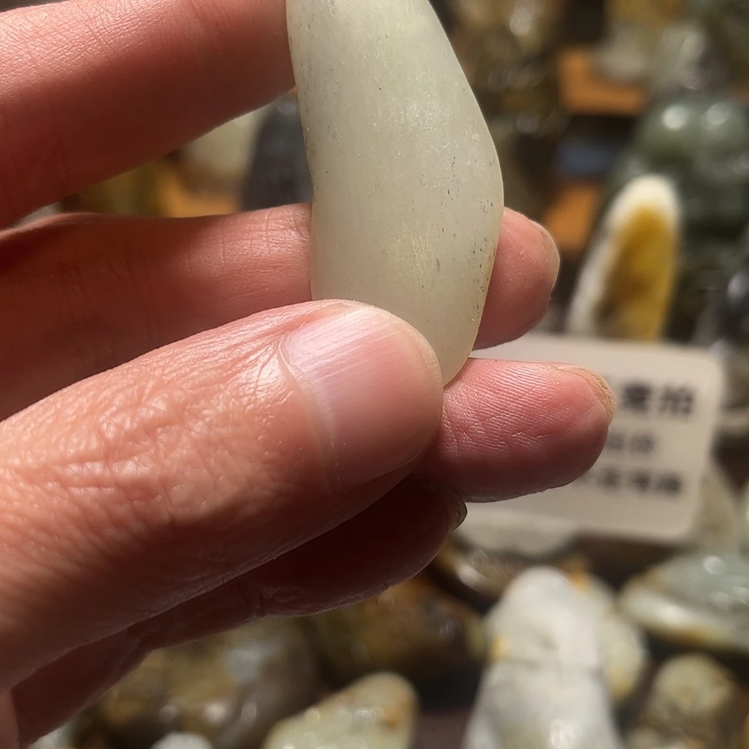 @***哥和田玉未镶嵌颈饰