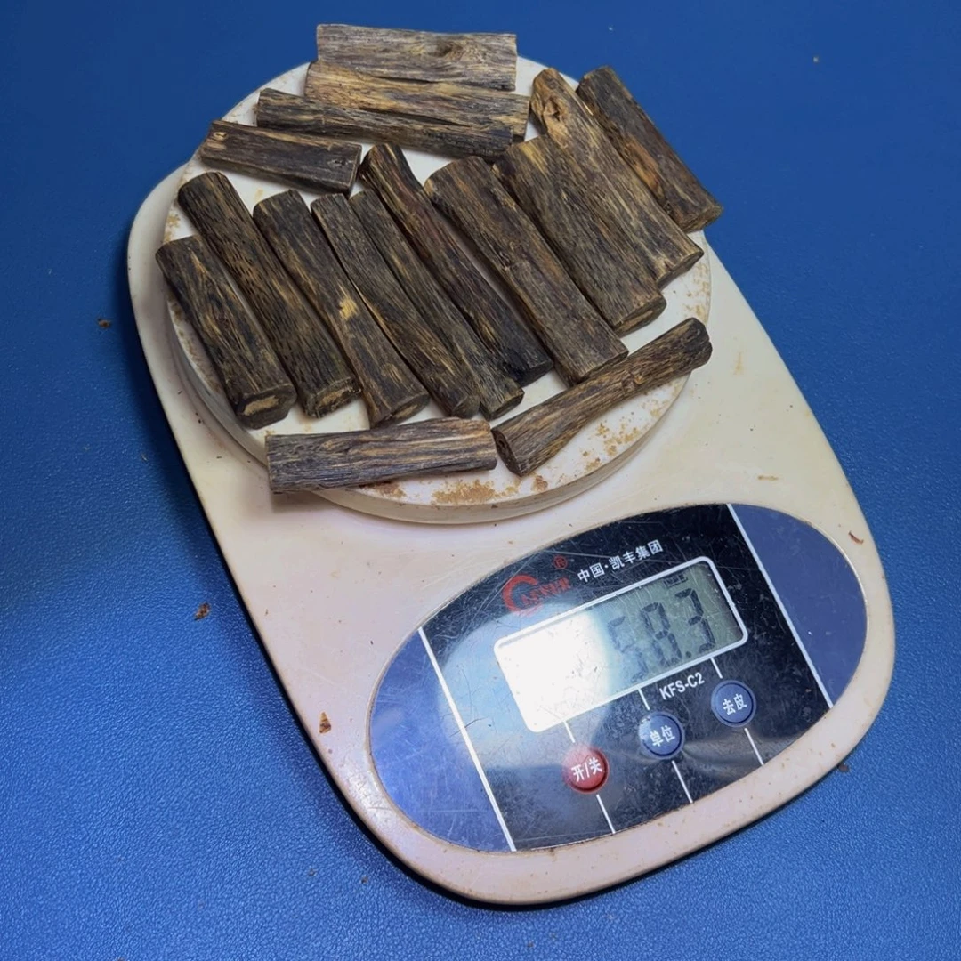 ****区沉香碎屑沉香奇楠天然树心油老料58克
