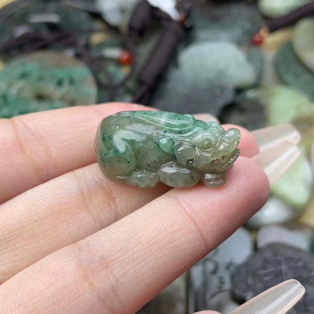 独山玉未镶嵌颈饰